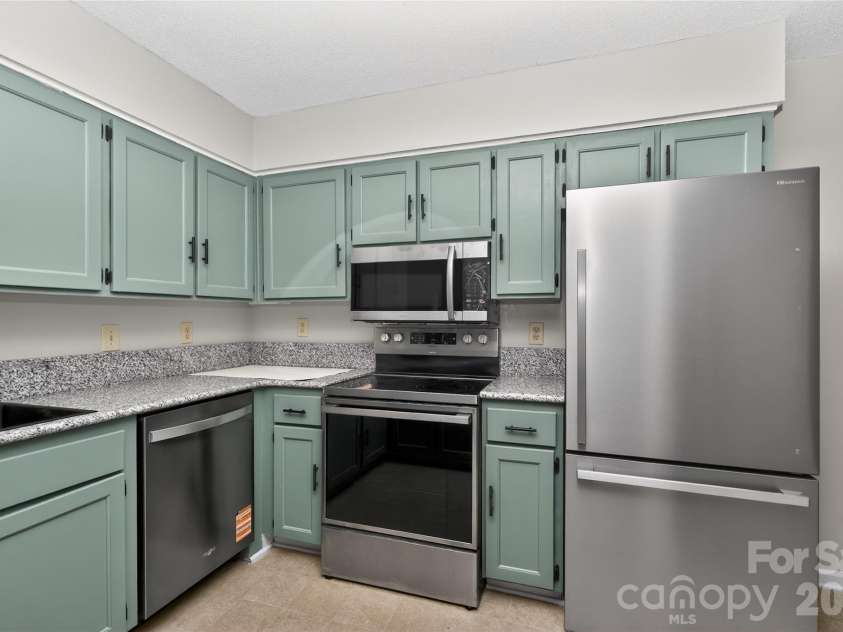 7302 Winery Lane, Charlotte, NC 28227.  MLS# CAR4356645, YatesRealty ID 12930. 