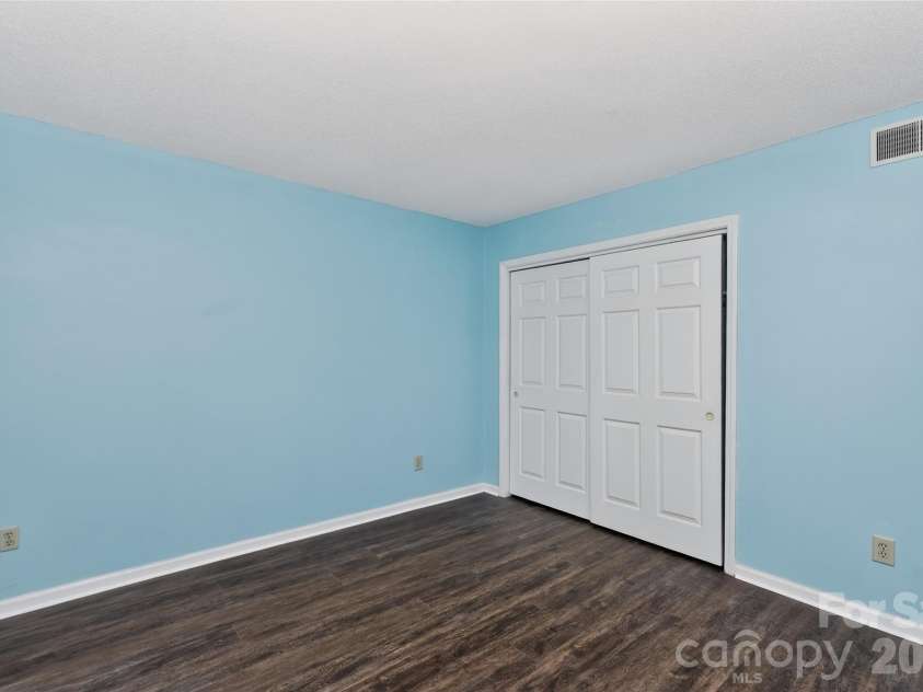 7302 Winery Lane, Charlotte, NC 28227.  MLS# CAR4356645, YatesRealty ID 12930. 