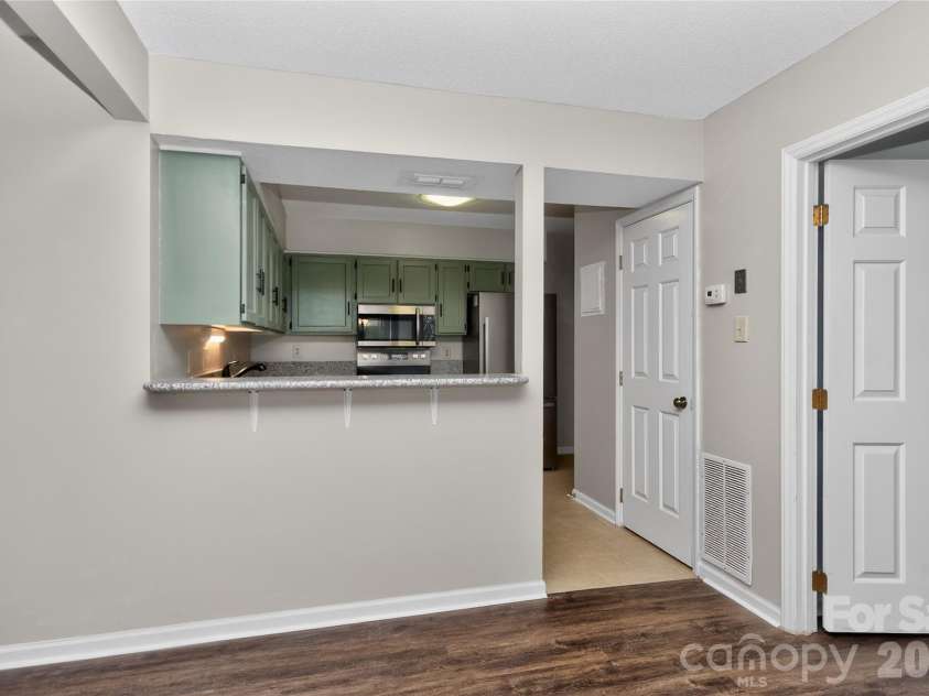 7302 Winery Lane, Charlotte, NC 28227.  MLS# CAR4356645, YatesRealty ID 12930. 