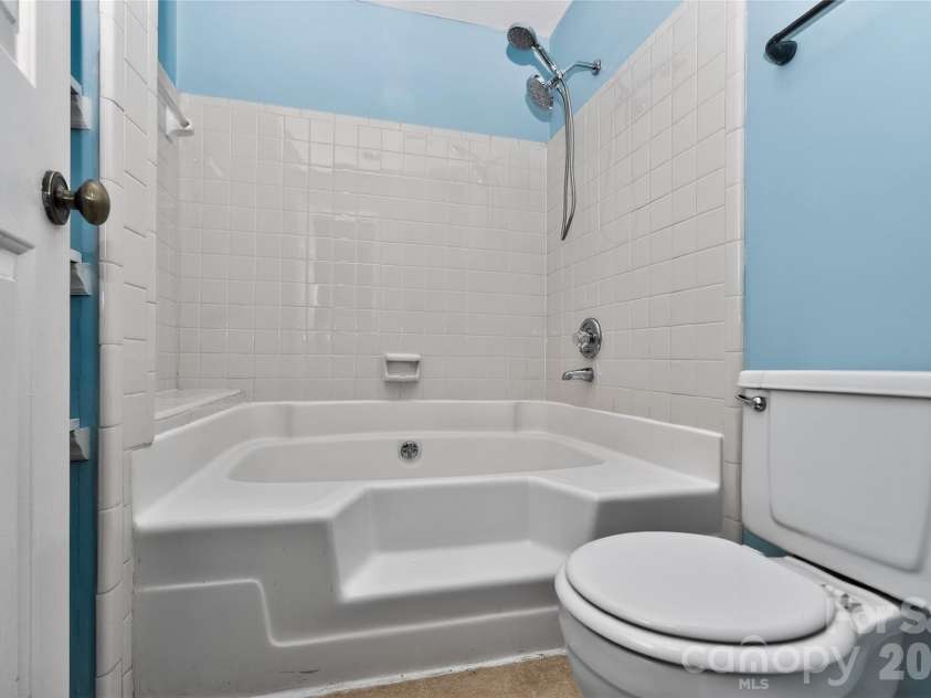 7302 Winery Lane, Charlotte, NC 28227.  MLS# CAR4356645, YatesRealty ID 12930. 