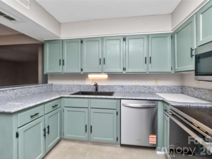 7302 Winery Lane, Charlotte, NC 28227.  MLS# CAR4356645, YatesRealty ID 12930. 