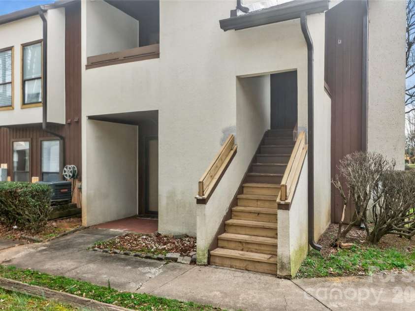 7302 Winery Lane, Charlotte, NC 28227.  MLS# CAR4356645, YatesRealty ID 12930. 