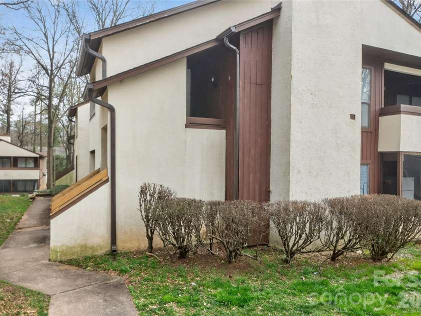 7302 Winery Lane, Charlotte, NC 28227.  MLS# CAR4356645, YatesRealty ID 12930. 