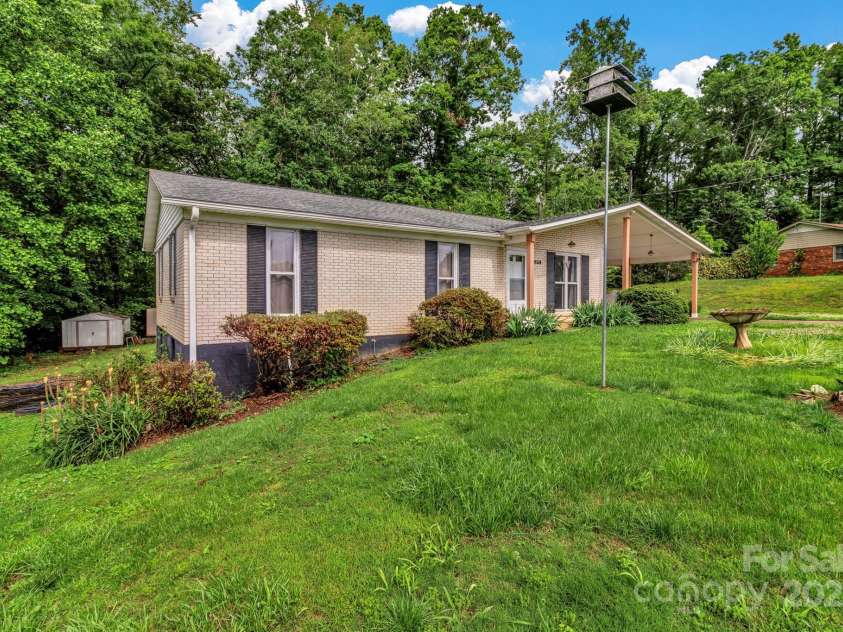 676 Arrowhead Trail, Marion, NC 28752.  MLS# CAR4252905, YatesRealty ID 12932. 