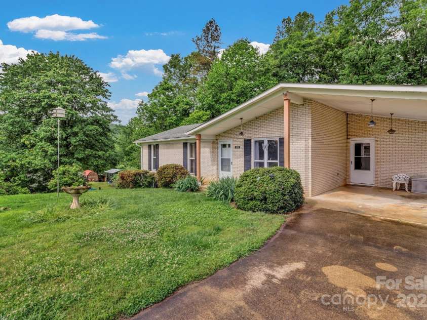 676 Arrowhead Trail, Marion, NC 28752.  MLS# CAR4252905, YatesRealty ID 12932. 