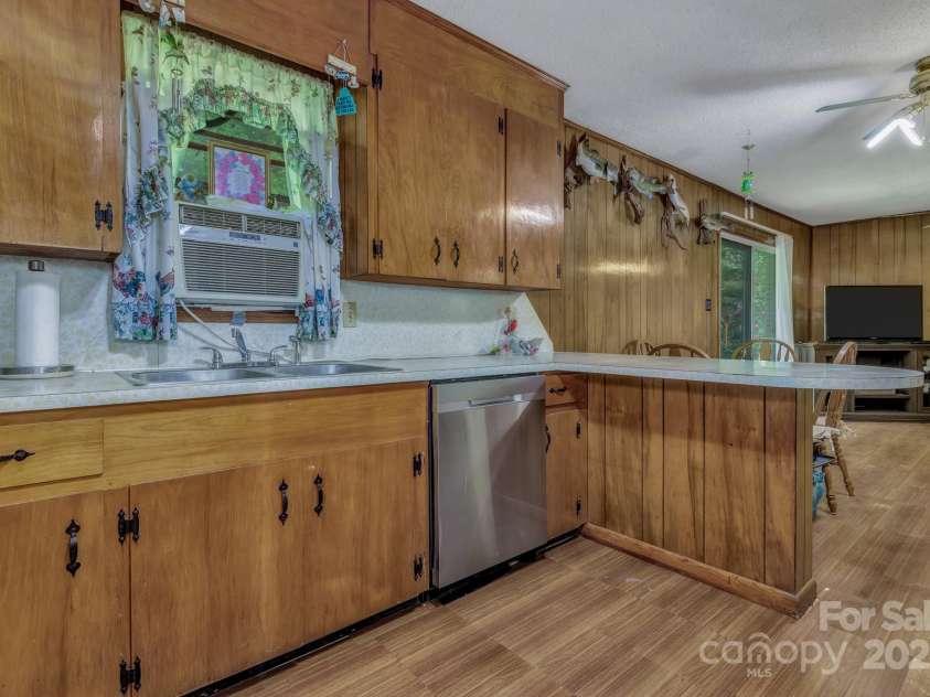 676 Arrowhead Trail, Marion, NC 28752.  MLS# CAR4252905, YatesRealty ID 12932. 