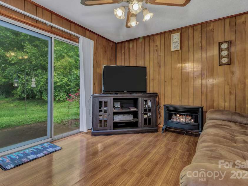 676 Arrowhead Trail, Marion, NC 28752.  MLS# CAR4252905, YatesRealty ID 12932. 