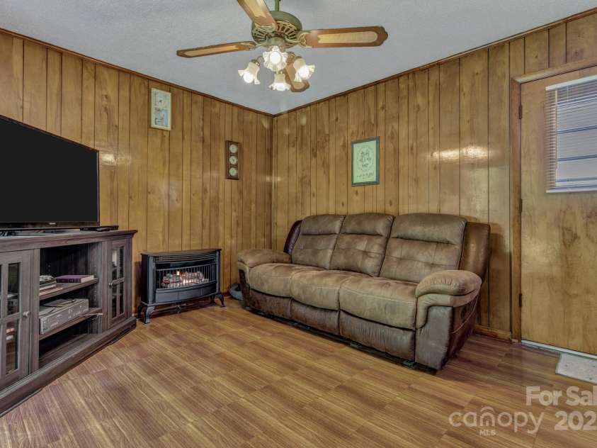 676 Arrowhead Trail, Marion, NC 28752.  MLS# CAR4252905, YatesRealty ID 12932. 