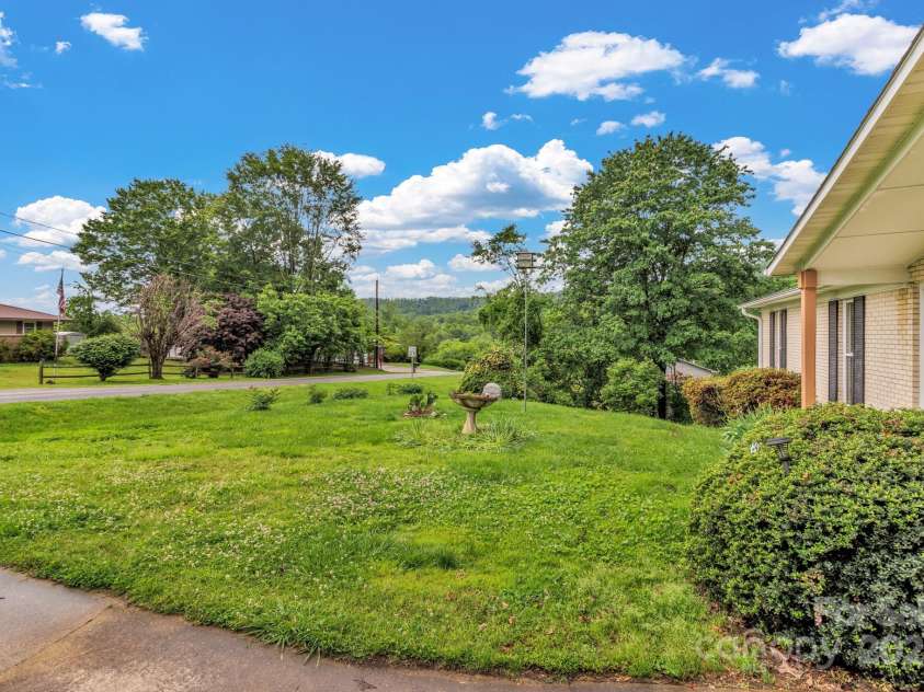 676 Arrowhead Trail, Marion, NC 28752.  MLS# CAR4252905, YatesRealty ID 12932. 