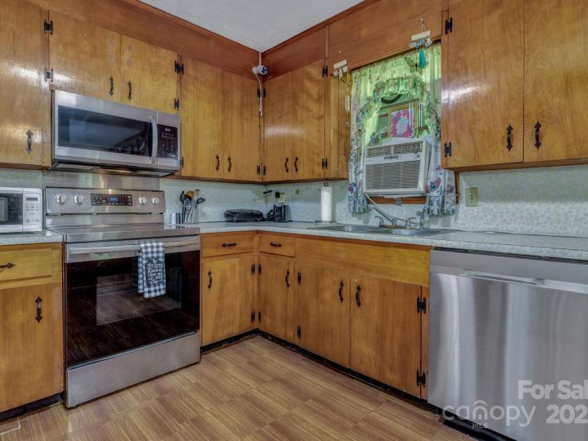 676 Arrowhead Trail, Marion, NC 28752.  MLS# CAR4252905, YatesRealty ID 12932. Some appliances are new