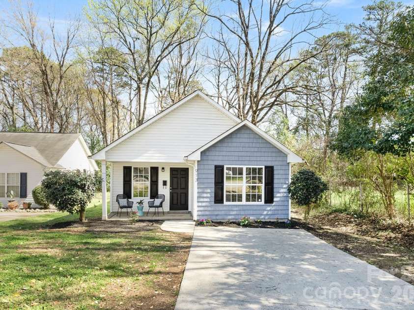 913 Tennyson Drive, Charlotte, NC 28208.  MLS# CAR4350149, YatesRealty ID 12933. 