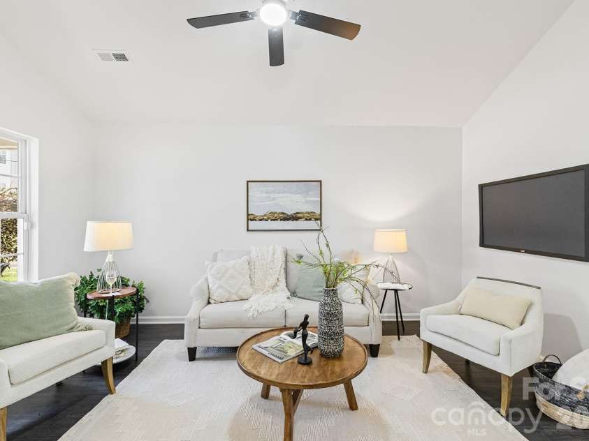 913 Tennyson Drive, Charlotte, NC 28208.  MLS# CAR4350149, YatesRealty ID 12933. 