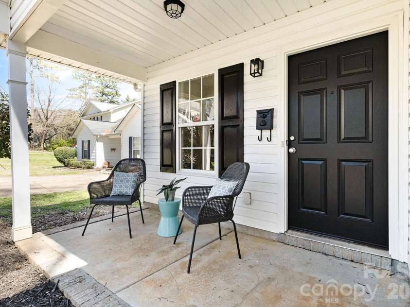 913 Tennyson Drive, Charlotte, NC 28208.  MLS# CAR4350149, YatesRealty ID 12933. 