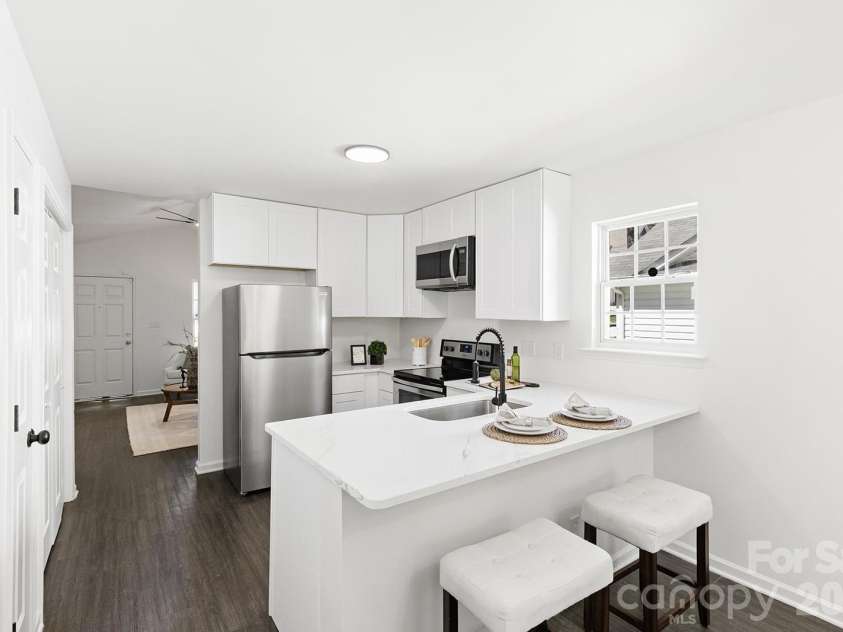 913 Tennyson Drive, Charlotte, NC 28208.  MLS# CAR4350149, YatesRealty ID 12933. 