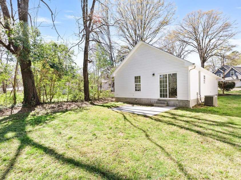 913 Tennyson Drive, Charlotte, NC 28208.  MLS# CAR4350149, YatesRealty ID 12933. 