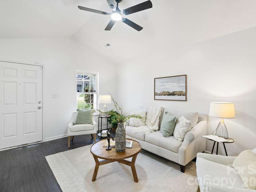 913 Tennyson Drive, Charlotte, NC 28208.  MLS# CAR4350149, YatesRealty ID 12933. 