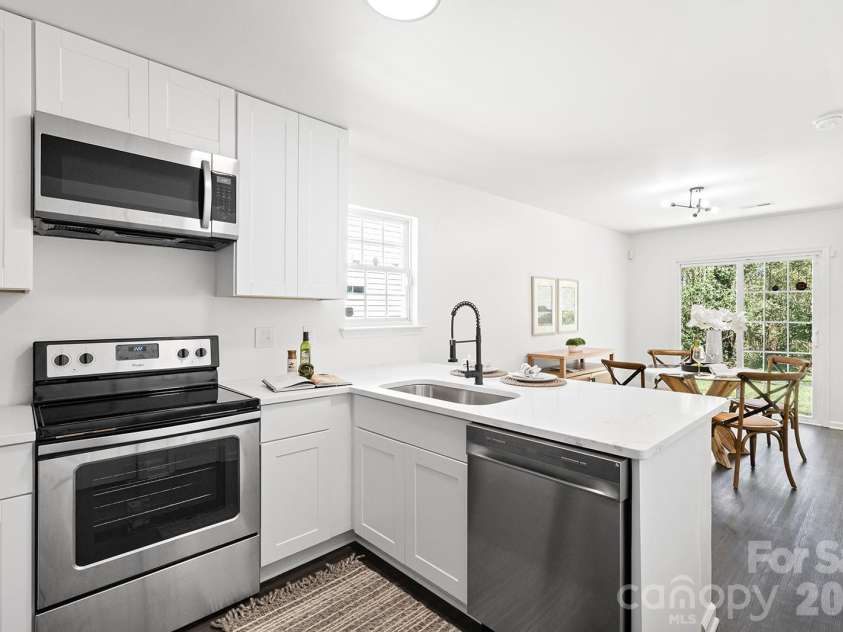 913 Tennyson Drive, Charlotte, NC 28208.  MLS# CAR4350149, YatesRealty ID 12933. 