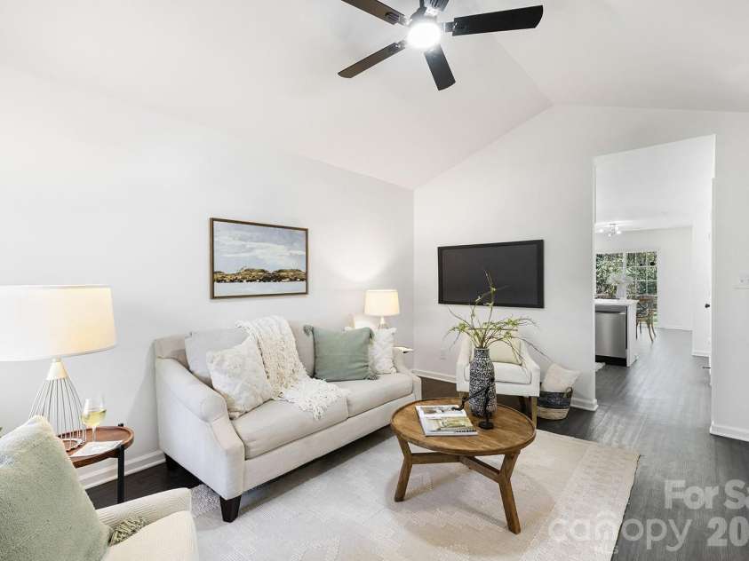 913 Tennyson Drive, Charlotte, NC 28208.  MLS# CAR4350149, YatesRealty ID 12933. 