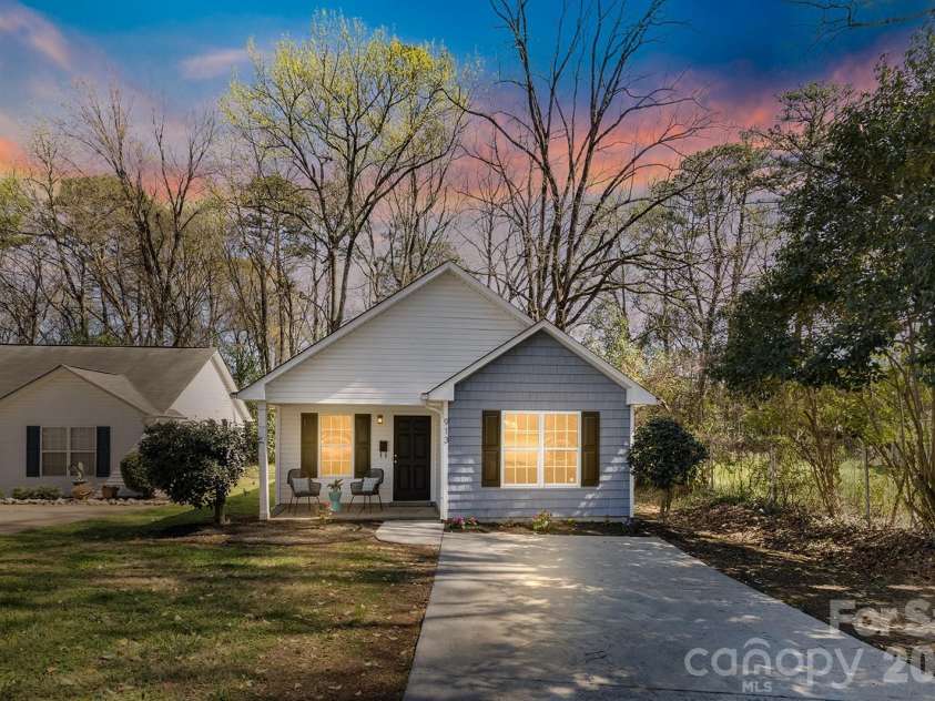 913 Tennyson Drive, Charlotte, NC 28208.  MLS# CAR4350149, YatesRealty ID 12933. 