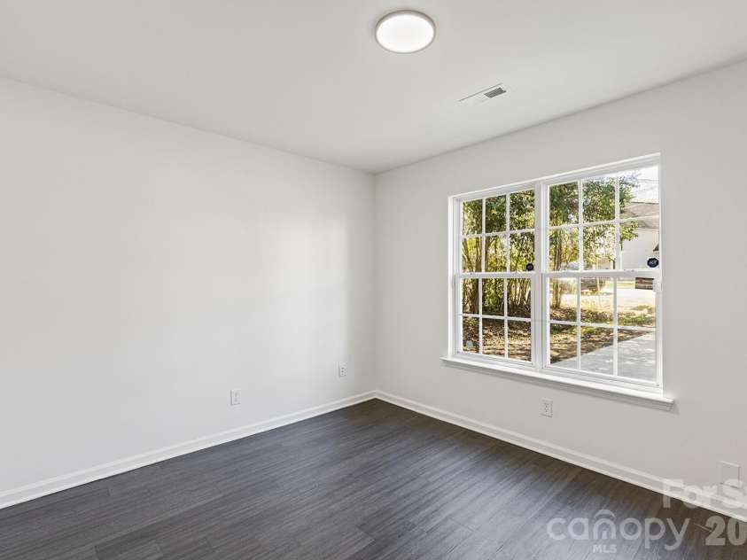 913 Tennyson Drive, Charlotte, NC 28208.  MLS# CAR4350149, YatesRealty ID 12933. 