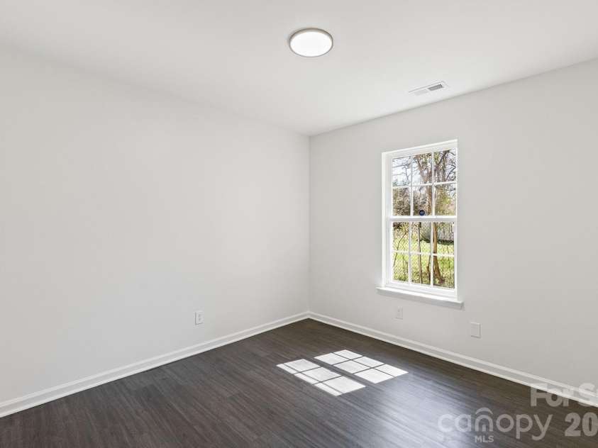 913 Tennyson Drive, Charlotte, NC 28208.  MLS# CAR4350149, YatesRealty ID 12933. 
