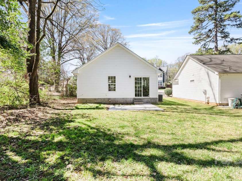 913 Tennyson Drive, Charlotte, NC 28208.  MLS# CAR4350149, YatesRealty ID 12933. 