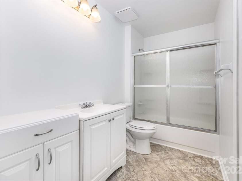 2112 Flint Glenn Lane, Charlotte, NC 28262.  MLS# CAR4257768, YatesRealty ID 12934. 