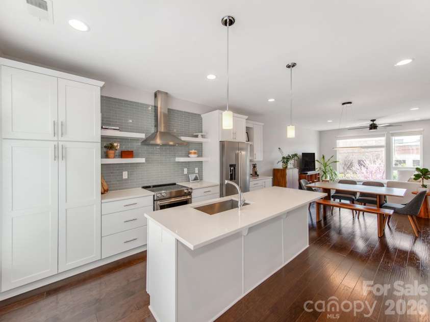436 Southend Crossing Lane, Charlotte, NC 28203.  MLS# CAR4357576, YatesRealty ID 12934. 