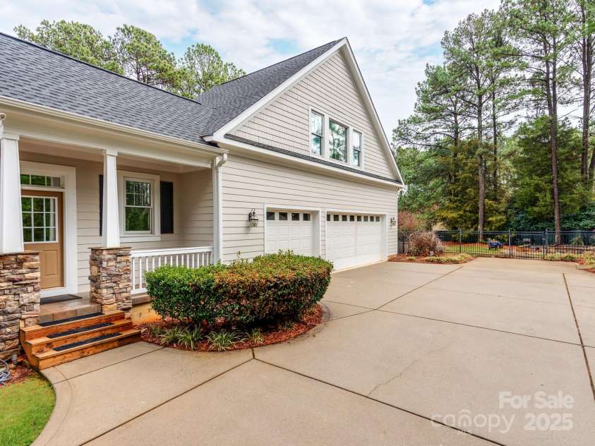 123 Yellow Jacket Circle, Mooresville, NC 28117.  MLS# CAR4257212, YatesRealty ID 12936. 