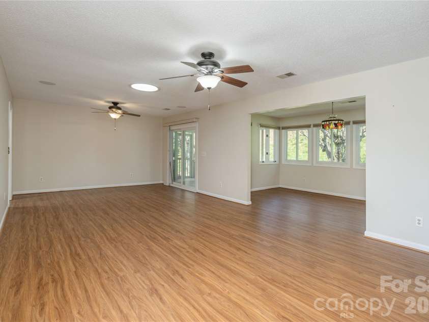 176 Derbyshire Drive, Hendersonville, NC 28792.  MLS# CAR4362871, YatesRealty ID 12938. 