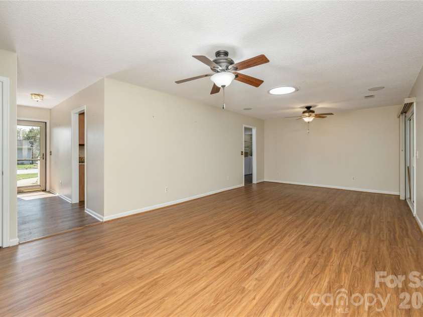 176 Derbyshire Drive, Hendersonville, NC 28792.  MLS# CAR4362871, YatesRealty ID 12938. 