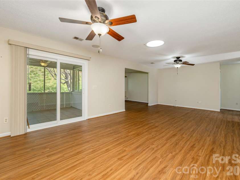 176 Derbyshire Drive, Hendersonville, NC 28792.  MLS# CAR4362871, YatesRealty ID 12938. 