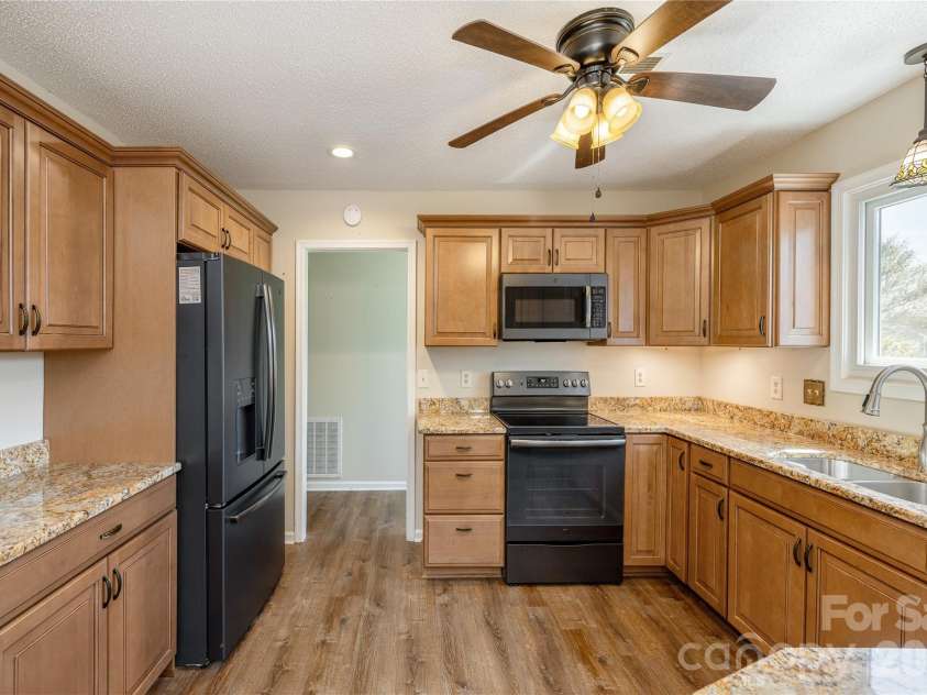 176 Derbyshire Drive, Hendersonville, NC 28792.  MLS# CAR4362871, YatesRealty ID 12938. 