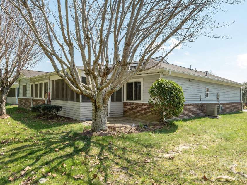 176 Derbyshire Drive, Hendersonville, NC 28792.  MLS# CAR4362871, YatesRealty ID 12938. 
