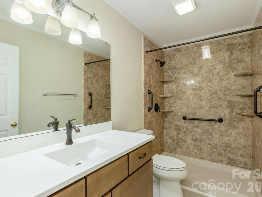 176 Derbyshire Drive, Hendersonville, NC 28792.  MLS# CAR4362871, YatesRealty ID 12938. Hall bath