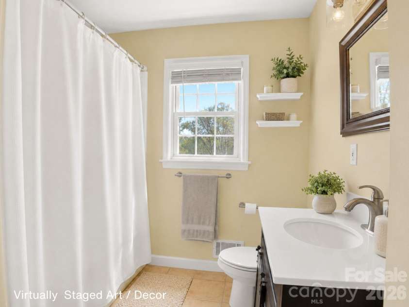 1091 16th Avenue, Hickory, NC 28601.  MLS# CAR4363676, YatesRealty ID 12939. 