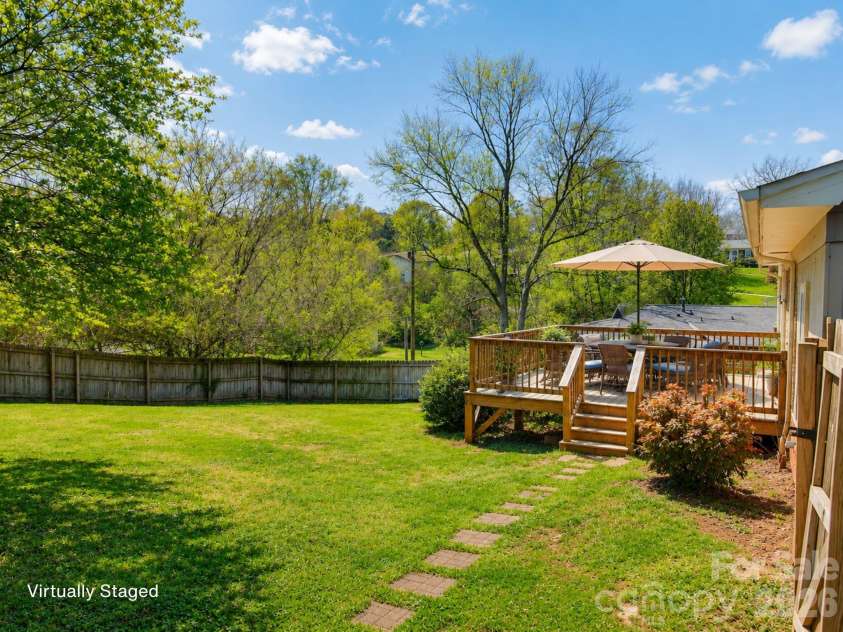 1091 16th Avenue, Hickory, NC 28601.  MLS# CAR4363676, YatesRealty ID 12939. Large fenced backyard with elevated entertaining deck