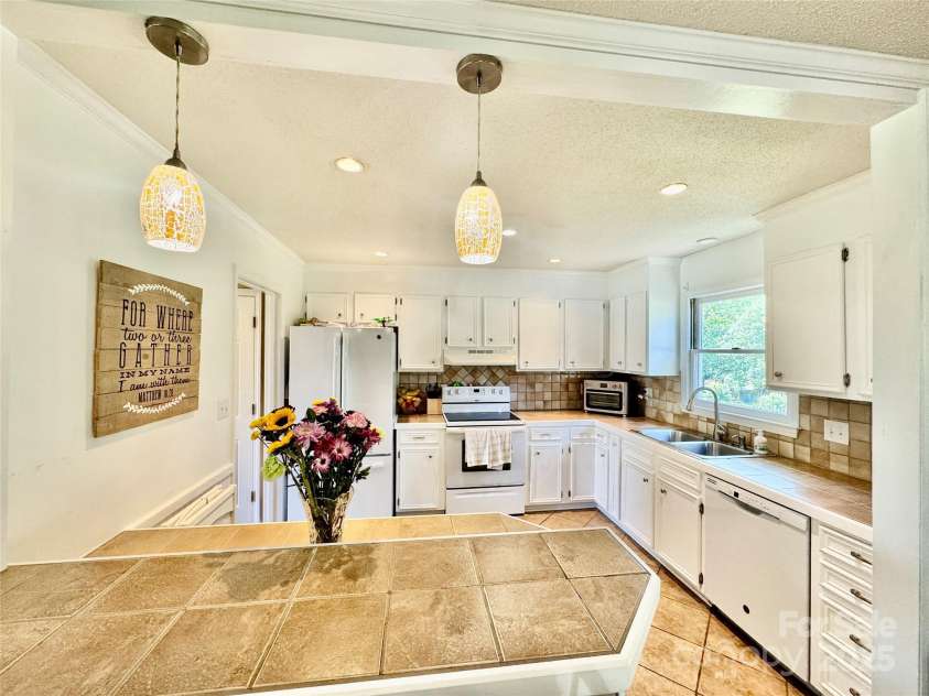 2810 Elizabeth Avenue, Shelby, NC 28150.  MLS# CAR4258399, YatesRealty ID 12939. 