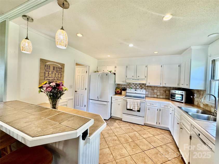 2810 Elizabeth Avenue, Shelby, NC 28150.  MLS# CAR4258399, YatesRealty ID 12939. 