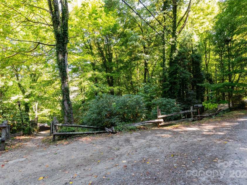 330 Overlook Drive, Maggie Valley, NC 28751.  MLS# CAR4181673, YatesRealty ID 1294. Additional Parking