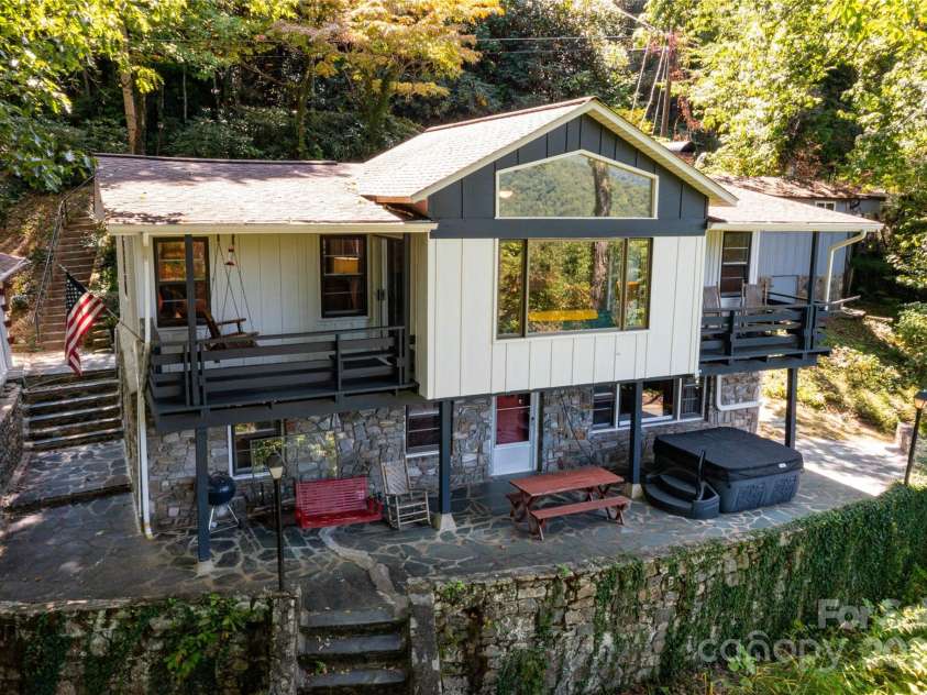 330 Overlook Drive, Maggie Valley, NC 28751.  MLS# CAR4181673, YatesRealty ID 1294. Aerial Image