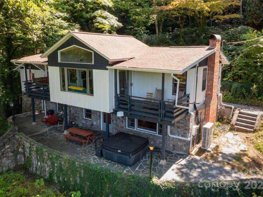 330 Overlook Drive, Maggie Valley, NC 28751.  MLS# CAR4181673, YatesRealty ID 1294. Front of Home
