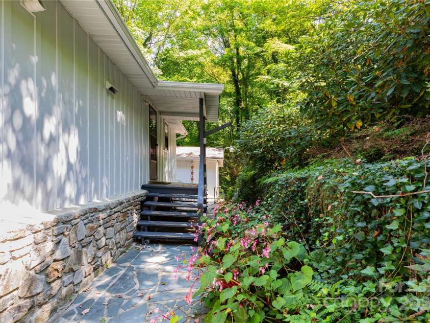 330 Overlook Drive, Maggie Valley, NC 28751.  MLS# CAR4181673, YatesRealty ID 1294. Stone Path to main entry
