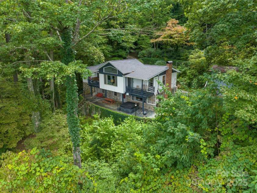 330 Overlook Drive, Maggie Valley, NC 28751.  MLS# CAR4300696, YatesRealty ID 1294. 