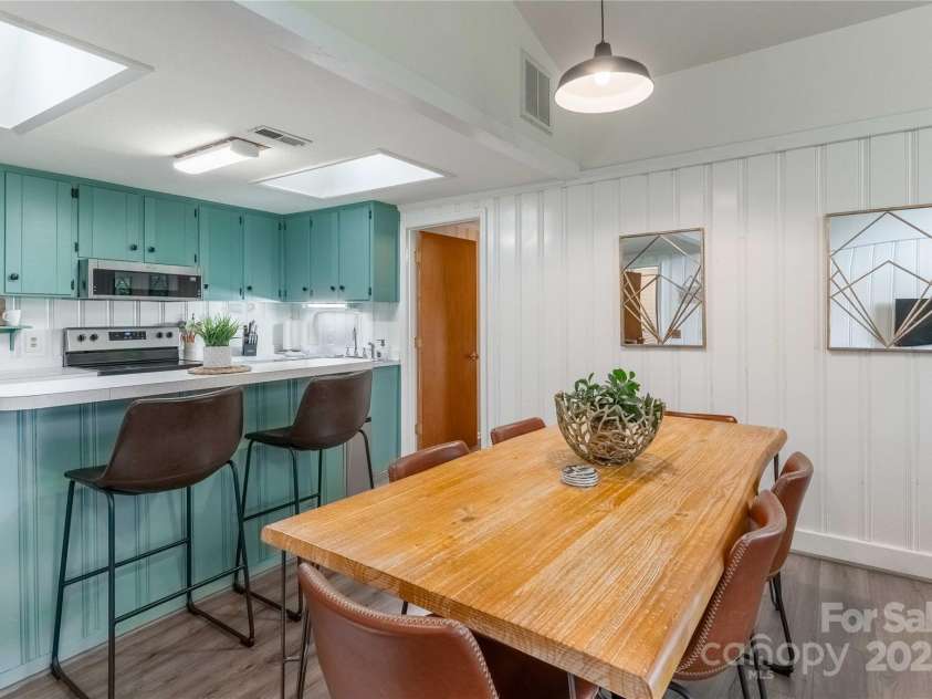 330 Overlook Drive, Maggie Valley, NC 28751.  MLS# CAR4300696, YatesRealty ID 1294. 