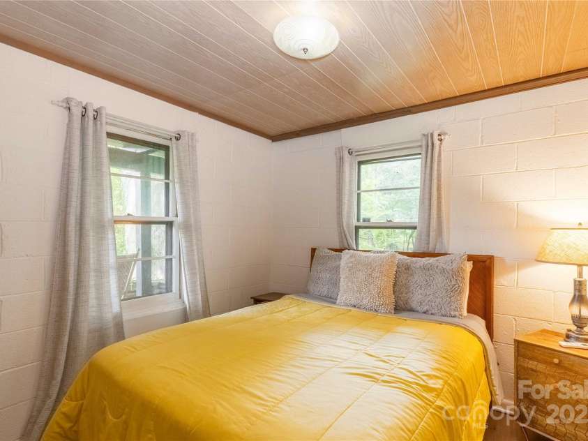 330 Overlook Drive, Maggie Valley, NC 28751.  MLS# CAR4300696, YatesRealty ID 1294. Basement bedroom