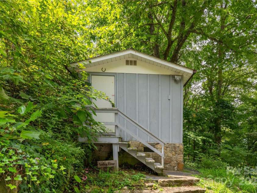 330 Overlook Drive, Maggie Valley, NC 28751.  MLS# CAR4300696, YatesRealty ID 1294. Detached bedroom