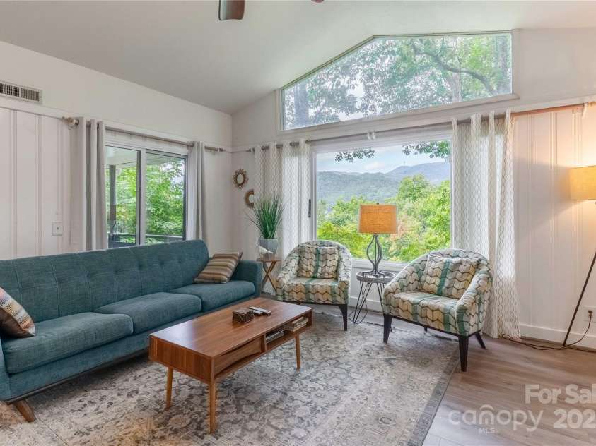 330 Overlook Drive, Maggie Valley, NC 28751.  MLS# CAR4300696, YatesRealty ID 1294. Living room