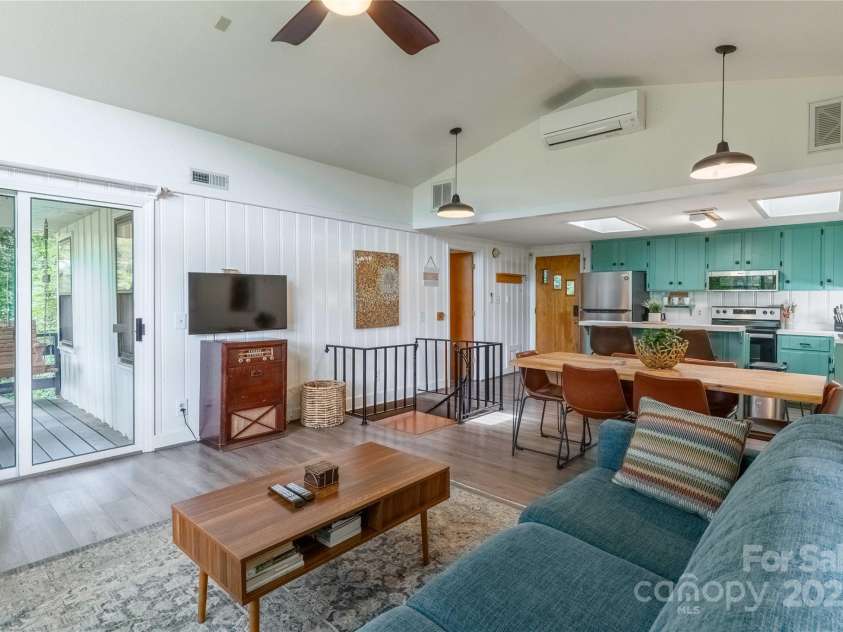 330 Overlook Drive, Maggie Valley, NC 28751.  MLS# CAR4300696, YatesRealty ID 1294. Living room