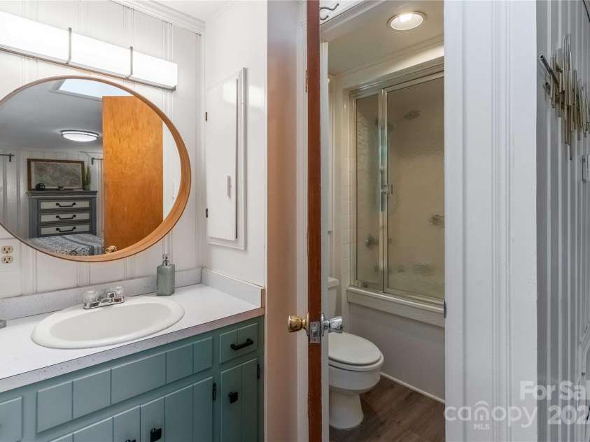 330 Overlook Drive, Maggie Valley, NC 28751.  MLS# CAR4300696, YatesRealty ID 1294. Primary bath